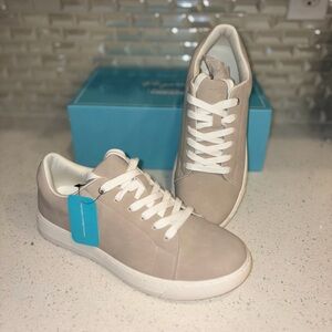 Vepose Women's Beige Lace-Up Sneakers